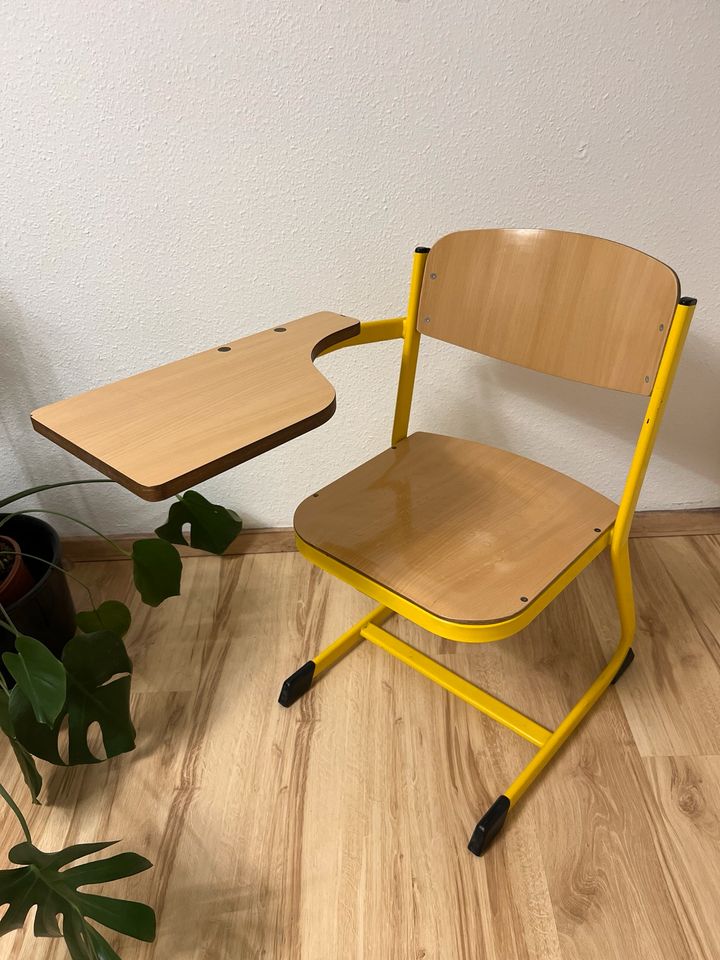 4x Stuhl mit Klapptisch Kufenstuhl Schreibauflage ASS Woodmark in Dresden