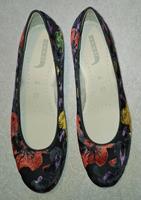 Damen-Pumps Jenny by ARA schw. Samt-Blumenmuster Gr. 40 Schleswig-Holstein - Itzehoe Vorschau
