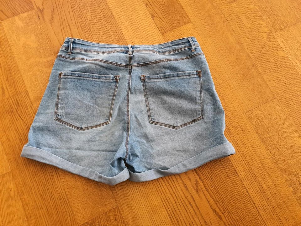 Jeans Shorts Gr 176 in Aulendorf