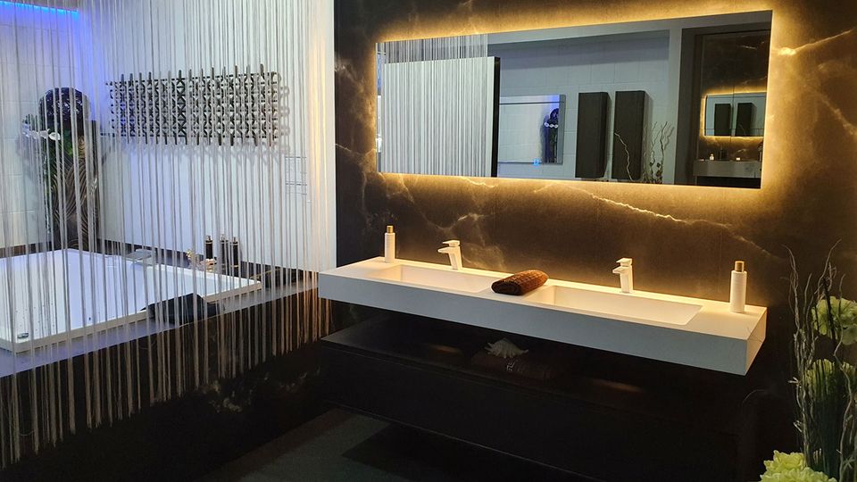 Unterputz Duscharmatur Duschpaneel mit Kopfbrause + Wasserfall + Massagedüsen Brause-Set Duschsystem Regendusche 590,€* in Bad Essen