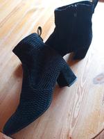 MARIPÉ Stiefeletten schwarz, Gr. 37 Hessen - Guxhagen Vorschau