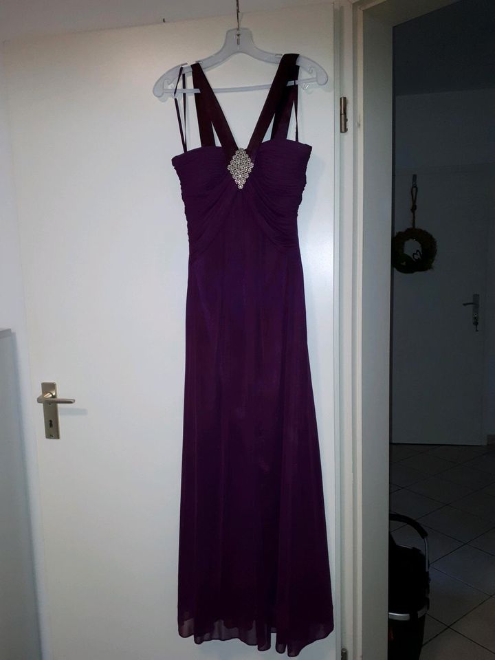 Langes, super schönes Kleid, Gr. 34, neuwertig in Sassenburg