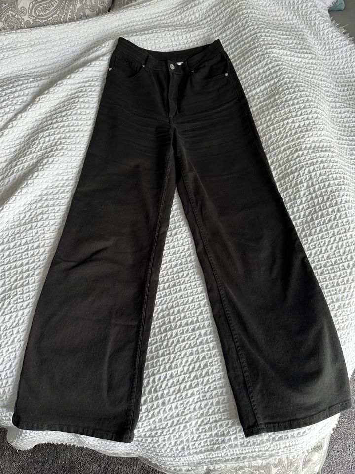 H&M Divided Jeans in schwarz Gr. 36 in Bielefeld