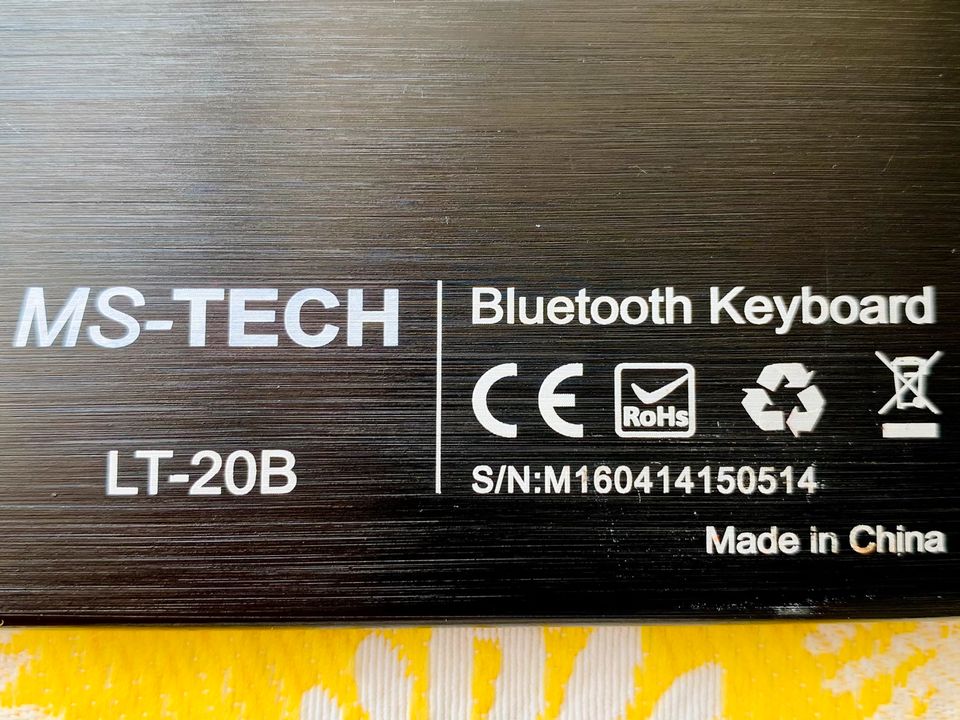 Kabellose Bluetooth Tastatur mit Ladekabel in Aschaffenburg