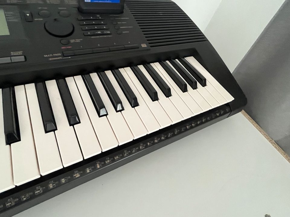 Casio PSR-520 Synthesizer in Berlin