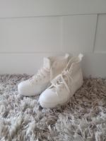 Sneaker weiß mit Muster Gr.38 Berlin - Tempelhof Vorschau