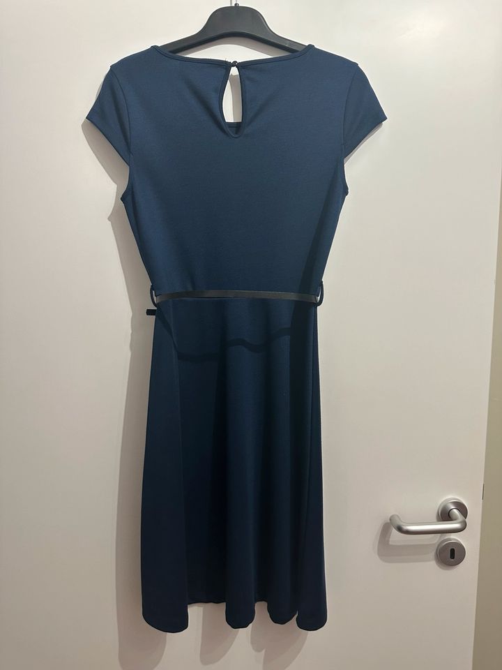 Kleid Vero Moda blau / Gr. S in Taunusstein