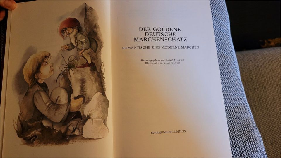 2 Bücher + 2 CDs im Schuber "Der goldene Märchenschatz" in Groß-Gerau