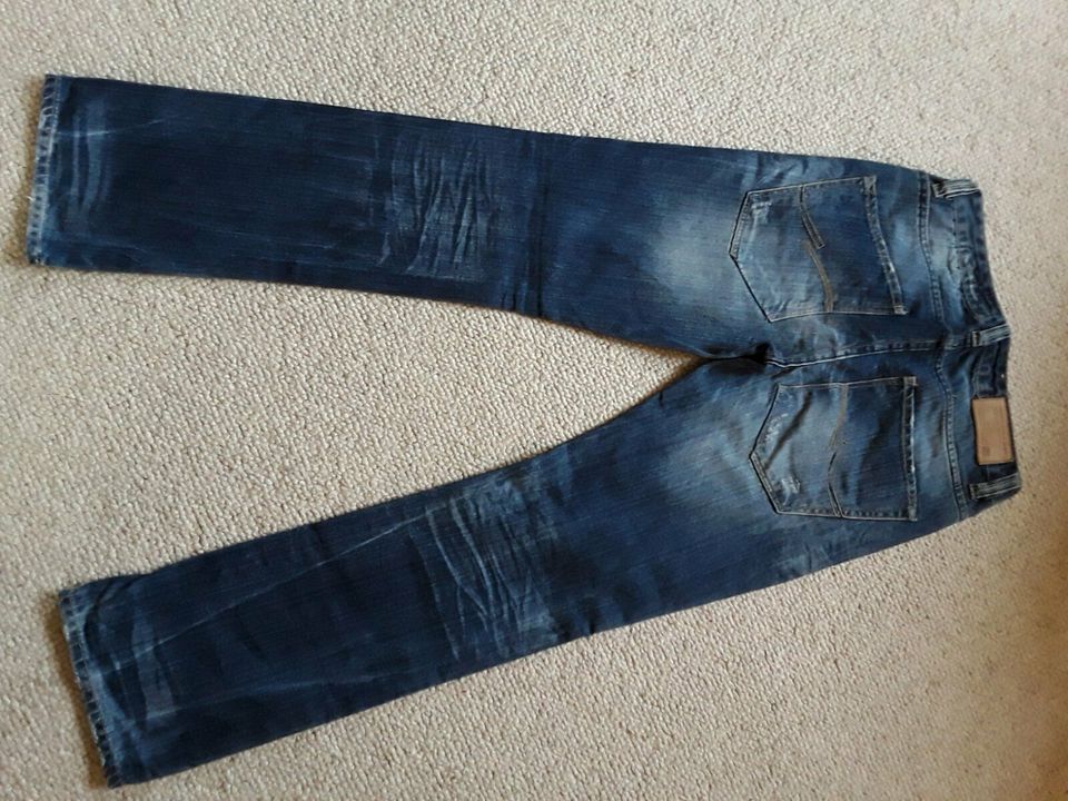 Jeans der Marke Jack & Jones Größe 29/32 in Großschirma