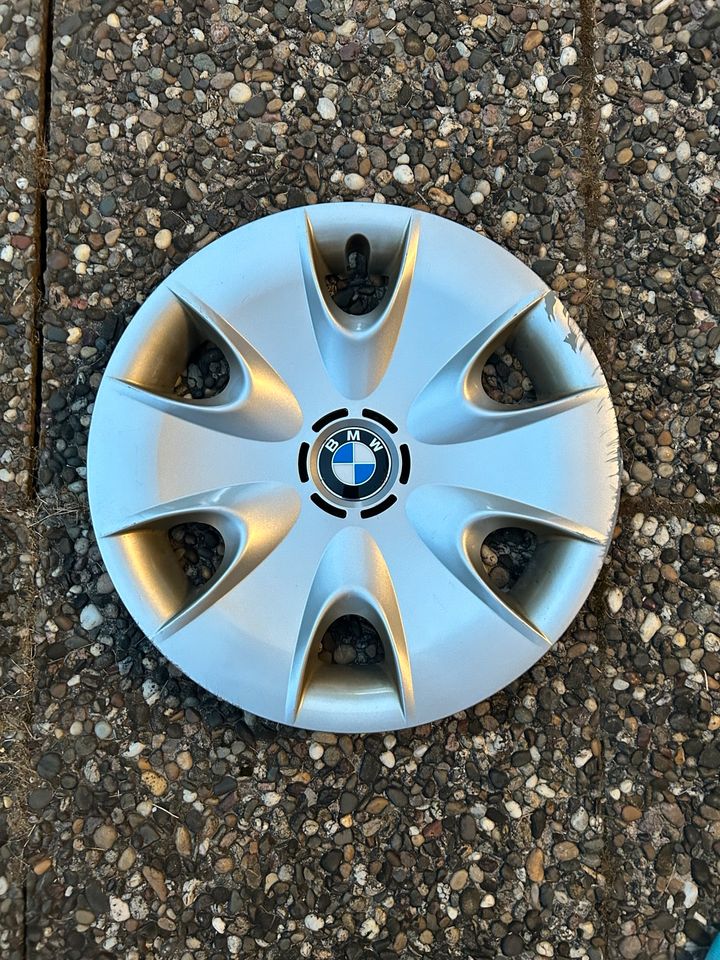 BMW Radkappen 16“ in Stuttgart