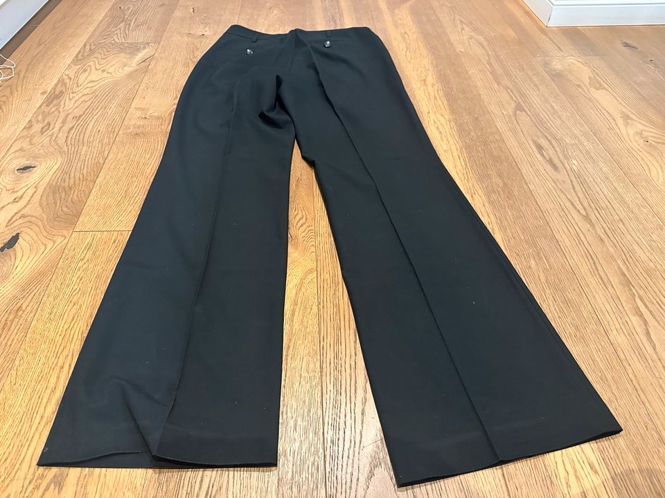 Schwarze Hose von GERRY WEBER in Größe 40 mit Bügelfalte in Hamburg-Nord -  Hamburg Winterhude | eBay Kleinanzeigen ist jetzt Kleinanzeigen