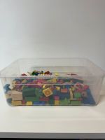 Kiste mit Bauklötzen bunt kindHolzspielzeug Lego bauen Montessori Nordrhein-Westfalen - Krefeld Vorschau