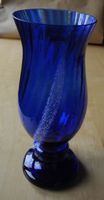 Vase aus Glas Pokal- Kelchform; blau mit weiß geschwungenem Strei Rheinland-Pfalz - Neustadt an der Weinstraße Vorschau