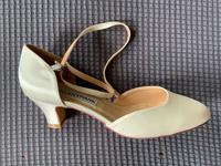 Damen Pumps beige von Elegantpark Größe 39 Sachsen - Großenhain Vorschau