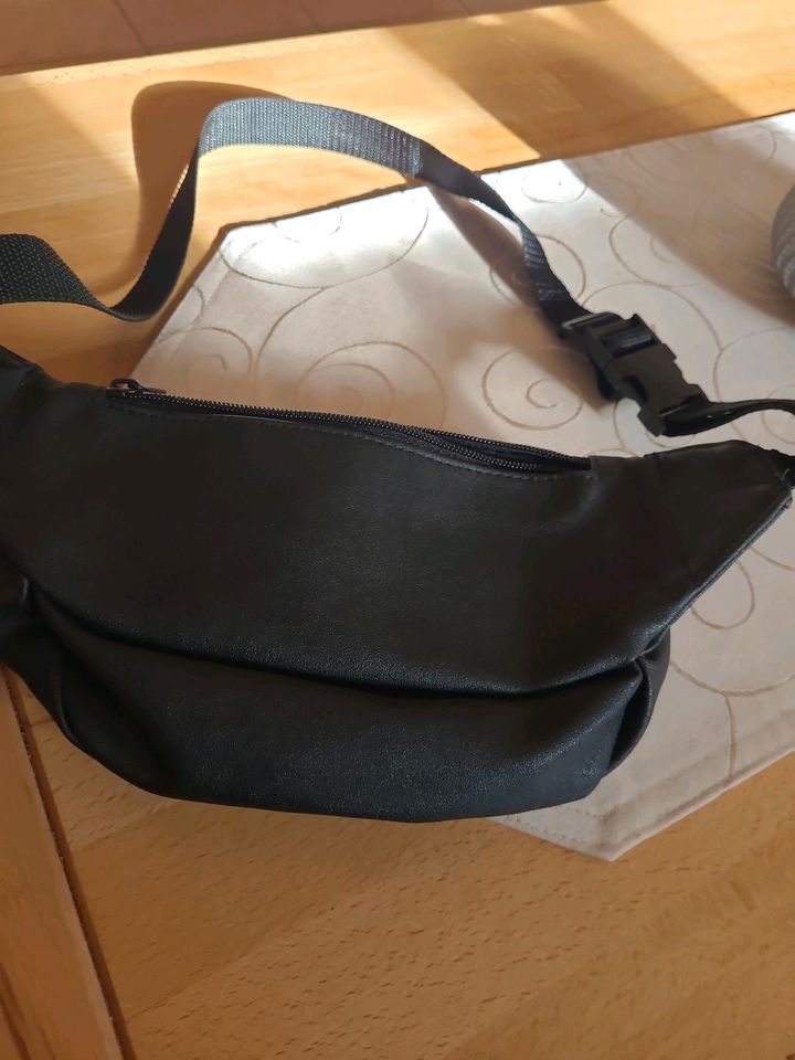 Bauchtasche in Schwarz in Lingen (Ems)