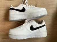 Nike Air Force 1 weiß schwarz Unisex Nordrhein-Westfalen - Brühl Vorschau