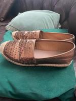 Espadrilles Echtleder Gr. 38 Bronze Bast Leder Loafer Lochmuster Berlin - Reinickendorf Vorschau