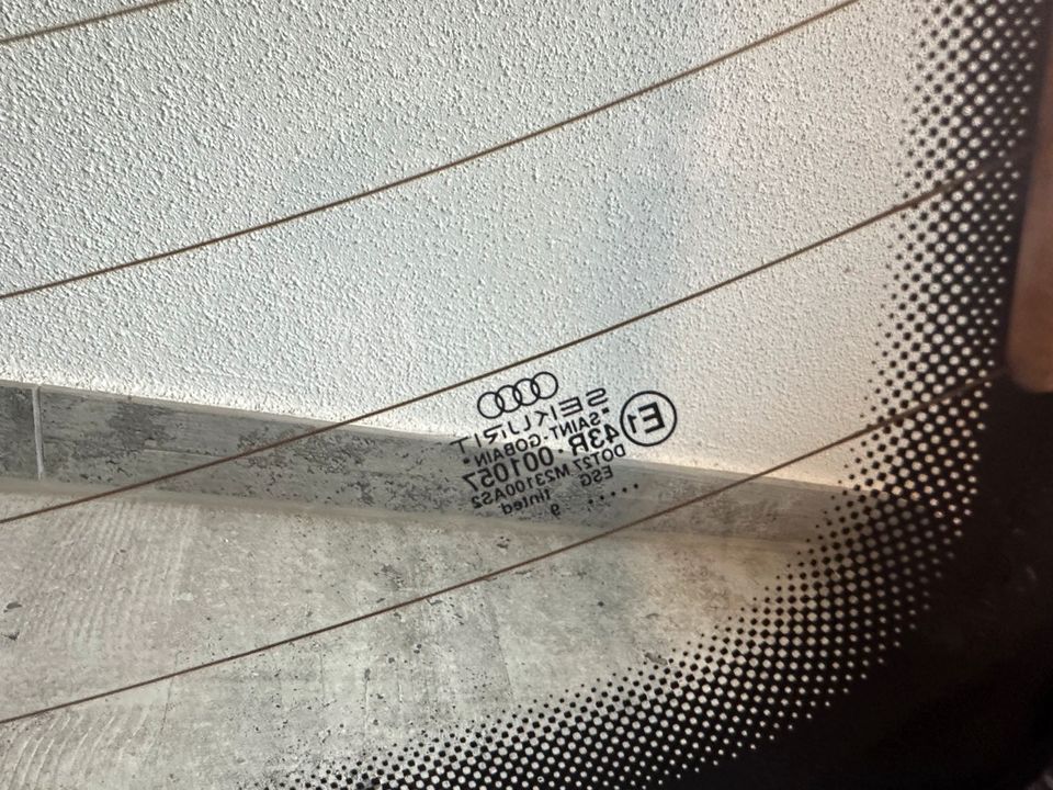 Audi A4 B5 Heckscheibe Facelift Limo in Dietingen