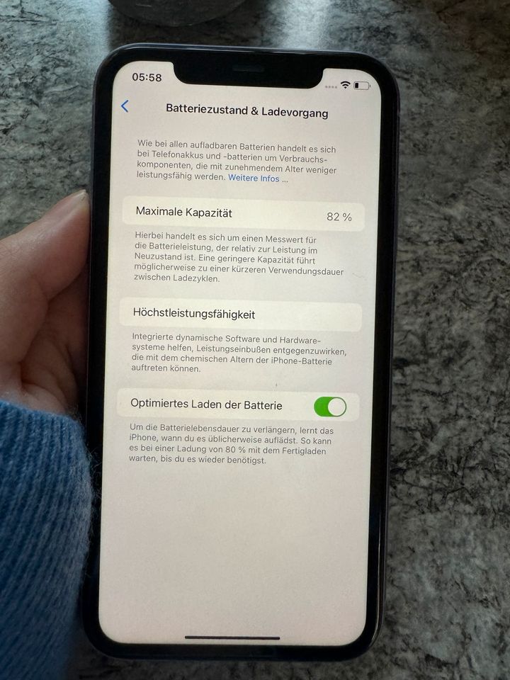 iPhone 11 lila 128GB inkl. Zubehör und OVP in Berlin