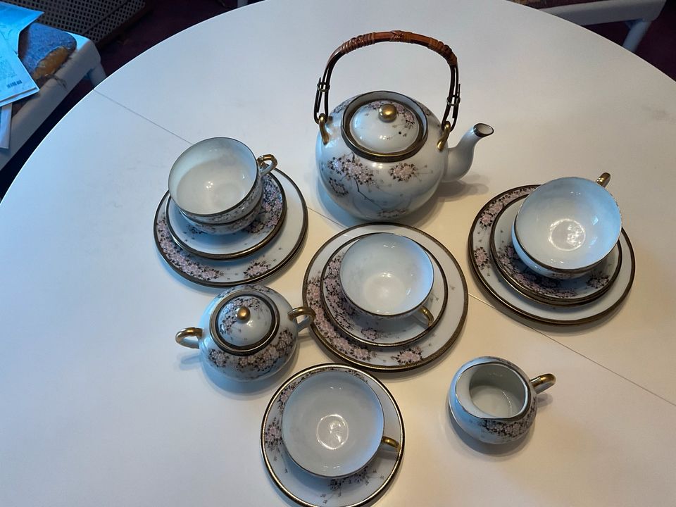 Hochwertiges asiatisches Teeservice aus Porzellan in Nürnberg (Mittelfr)