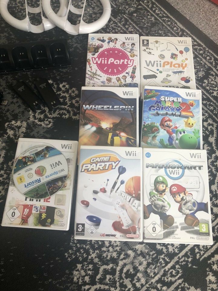 Wii Konsole schwarz mit Controller und viel Zubehör, 5 Spiele in Hamburg