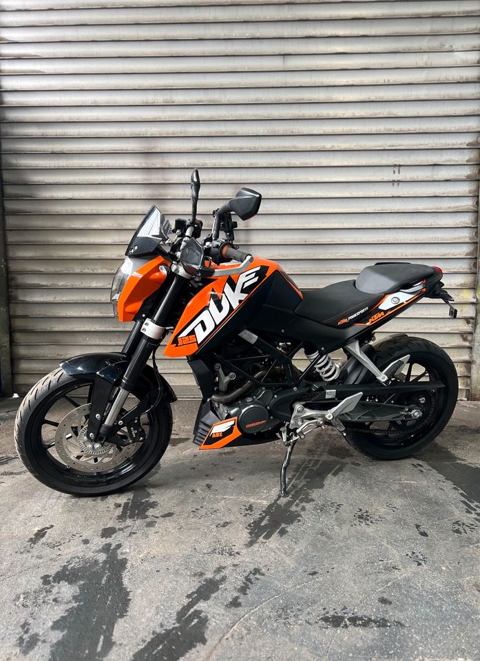 KTM Duke 125 ABS Akrapovic B196 wenig Kilometer MwSt. Ausweisbar in Kürten