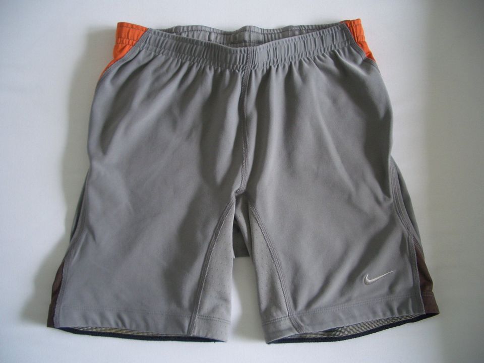 NIKE Laufshorts Gr. S • NEU • mit Schlüsseltasche • in Utzerath