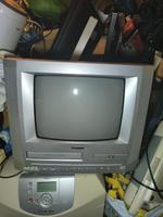 Retro Kasseten und DVD Player Fernseher in einem München - Berg-am-Laim Vorschau