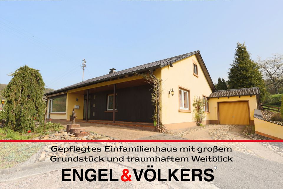 Gepflegtes Einfamilienhaus mit großem Grundstück und traumhaftem Weitblick in Dernbach (Pfalz)