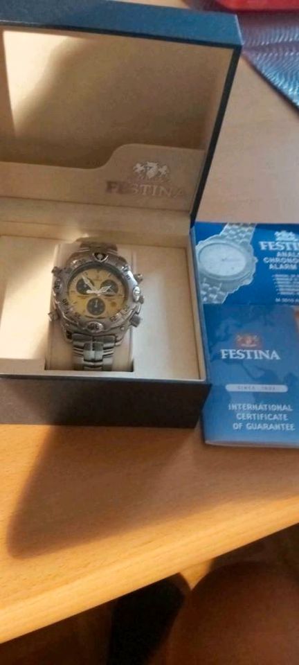 FESTINA Chronograph mit Box und Papieren in Duisburg