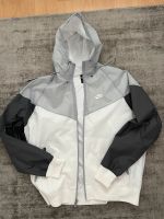 Nike Sportswear Windrunner Jacke mit Kapuze in weiß/grau in Gr. M Hessen - Liederbach Vorschau