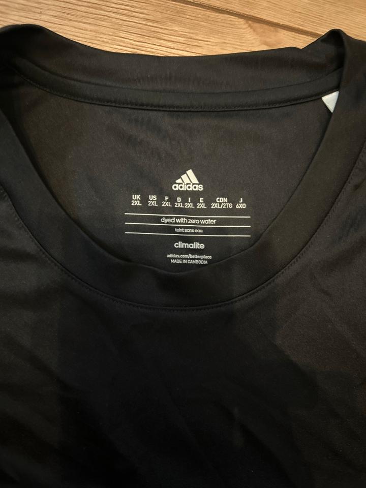 Adidas 2 XL in Weilerswist