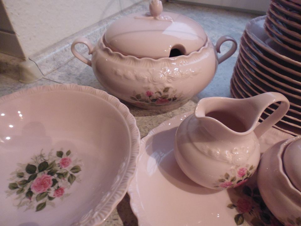 Hutschenreuther Geschirr 66-tlg. Porcelain Rosé, Rosen Kaffee in Uetersen