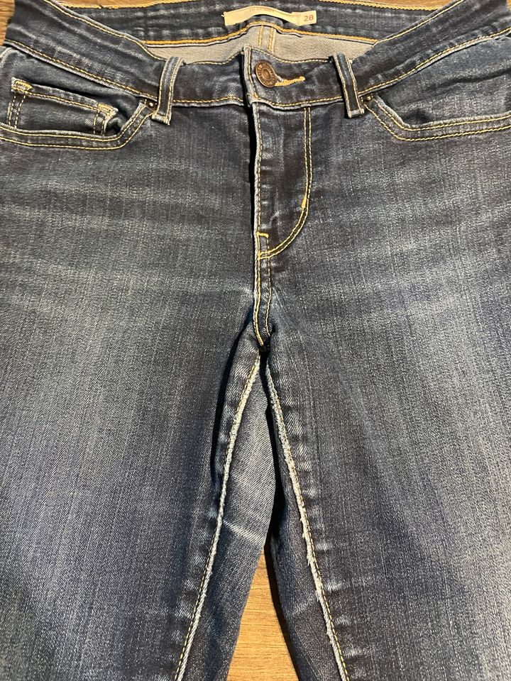 Levi’s Strauss Jeans 711 skinny w28/L32 in Übersee