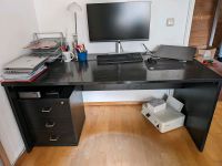 Schwarzer Schreibtisch aus Holz, sehr stabil, mit Kommode München - Milbertshofen - Am Hart Vorschau