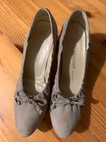 Wie Neu! Peter Kaiser Pumps Veloursleder beige Größe 38 Niedersachsen - Wittmund Vorschau