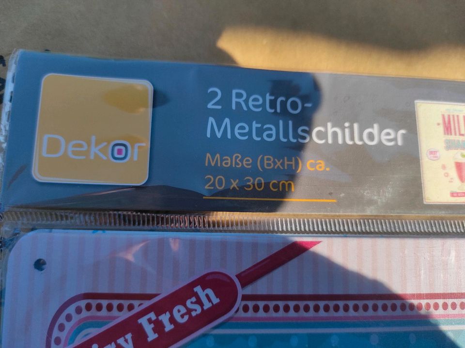 2 Retro Metallschilder im Set * Deko * noch verpackt in Schliengen