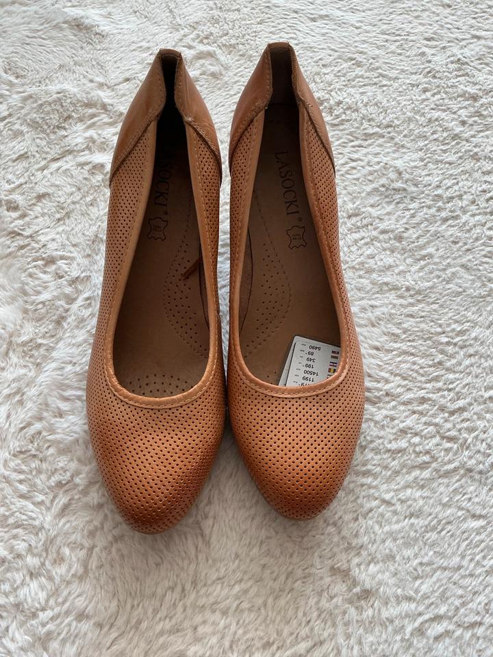 Neue Lasocki Echtleder-Pumps – Gr. 39 – ungetragen mit Etikett in Berlin