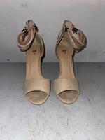 Absatzsandalen beige mit Riemen Niedersachsen - Langenhagen Vorschau