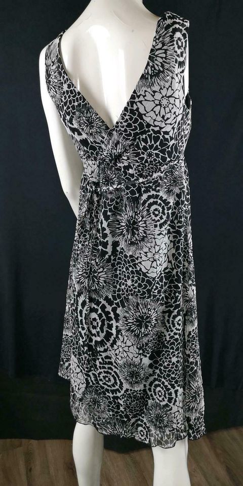 H&M Kleid Gr 34 XS schwarz Neuwertig in Oberaurach