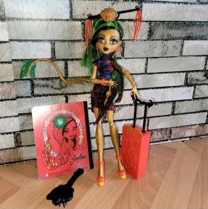 Monster High Puppen/Zubehör zu verkaufen! in Weilmünster