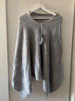 Grauer Poncho United Colors of Benetton NEU Hessen - Kassel Vorschau
