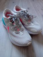 Nike Renew Run Weiß 38,5 Pink Blau Hessen - Bad Endbach Vorschau