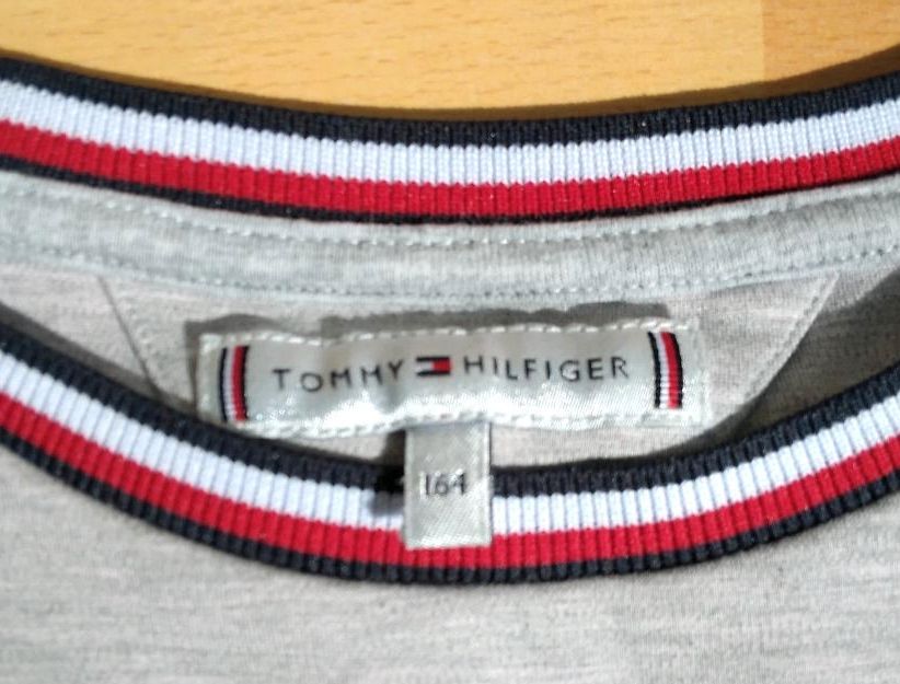 Tommy Hilfiger Kleid grau kurzarm Größe 164 in Neuss