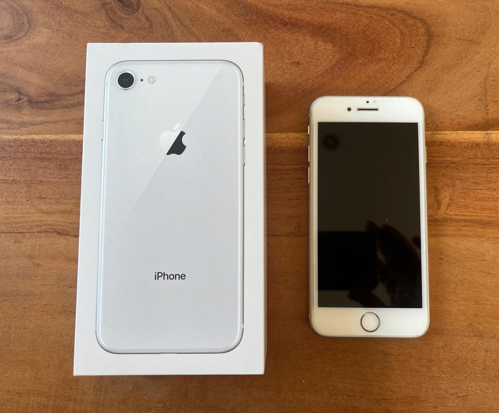 iPhone 8 Silver 64GB フルセット iPhone 8 Silver 64GB フルセット
