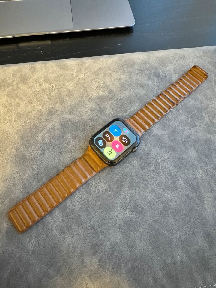 Apple Watch Series 6 44mm / lederarmband in Schönebeck (Elbe)