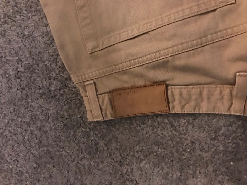 Tommy Hilfiger Hose Jeans beige Gr 38 gekürzt in Sankt Augustin