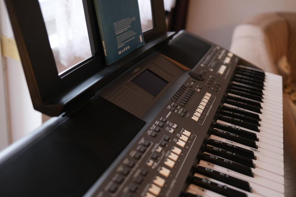 Yamaha PSR-S670 Keyboard - Digital Workstation - samt Zubehör in Berlin