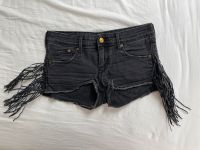 H&M Jeans Shorts Schwarz mit Kunstleder Fransen München - Hadern Vorschau