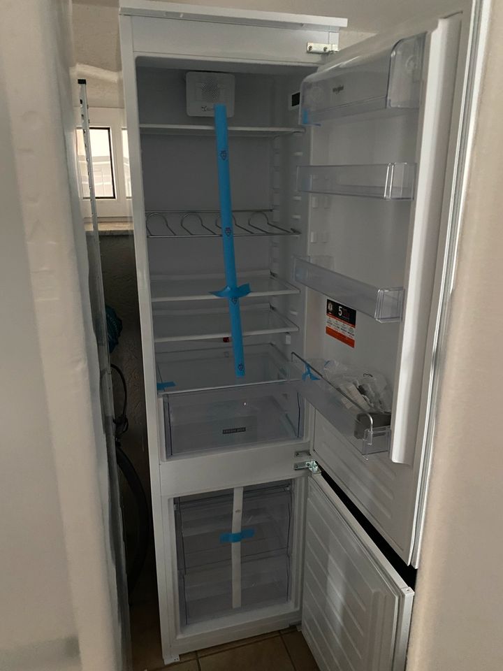 Kühlschrank, Kühl-Gefrierkombination, Einbaukühlschrank in Bechhofen